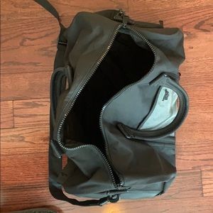 [REDUCED] Hershal Supply Co larger duffel in Black